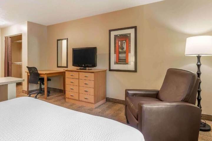 Room 8 of 12