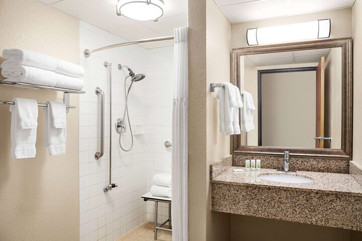 AmericInn by Wyndham Roseau
