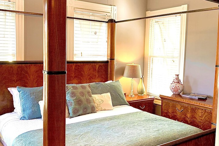 Peace & Plenty Inn Bed & Breakfast