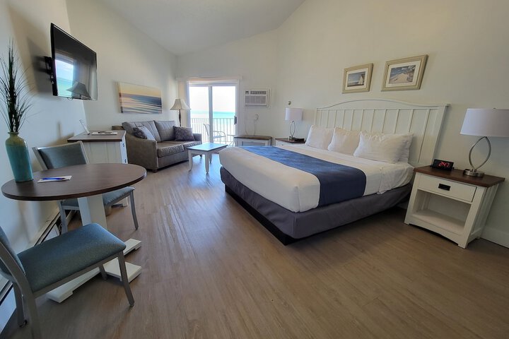 Pointes North Beachfront Hotel – 2 Person Spa Tub Studios