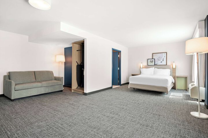 Room 12 of 38