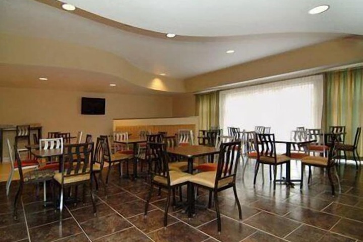 Comfort Suites near Hot Springs Park