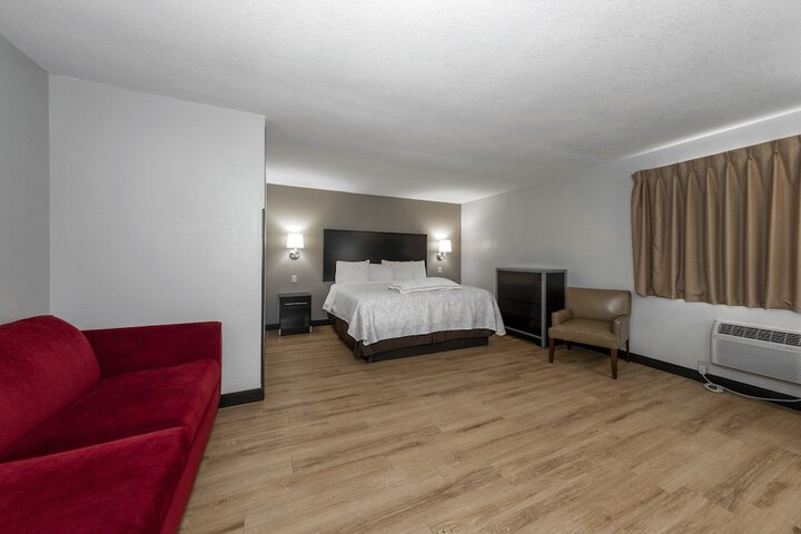Red Roof Inn PLUS+ Huntsville