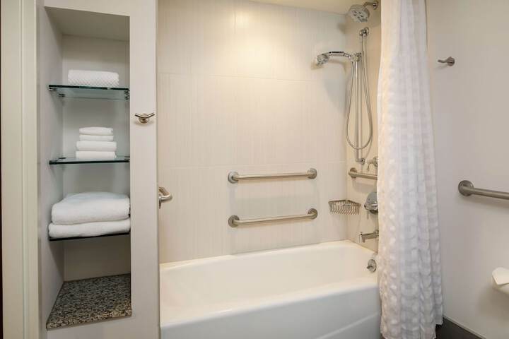 DoubleTree by Hilton Pittsburgh - Cranberry