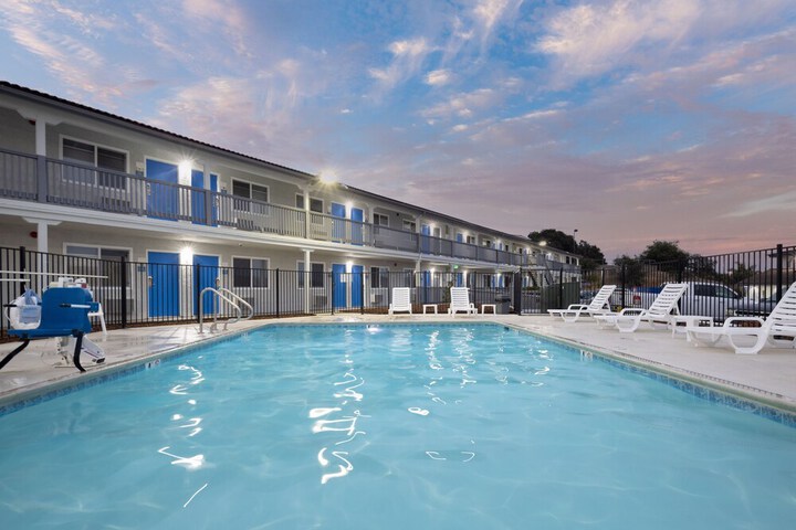 Days Inn by Wyndham Arroyo Grande / Pismo Beach