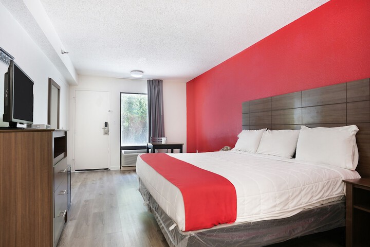 Room 13 of 30