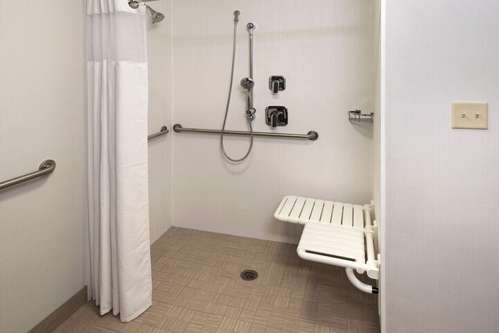 Room 11 of 24