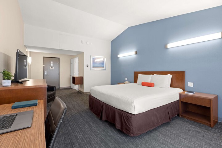 Room 13 of 22