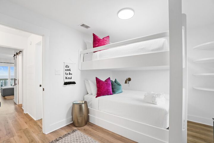 Room 52 of 93