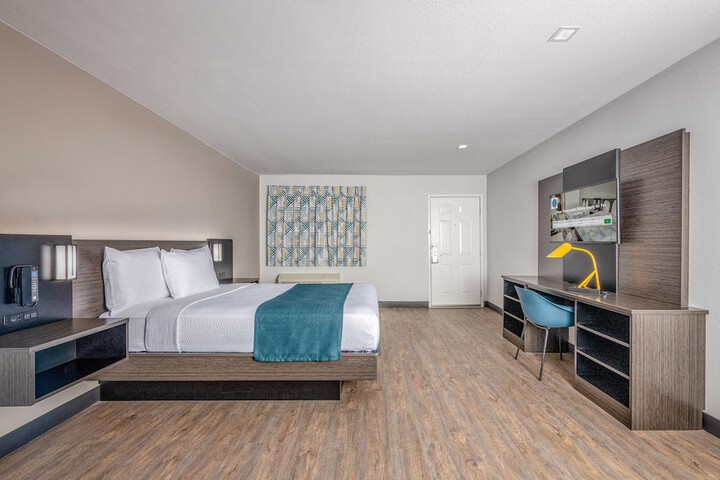 Room 11 of 24