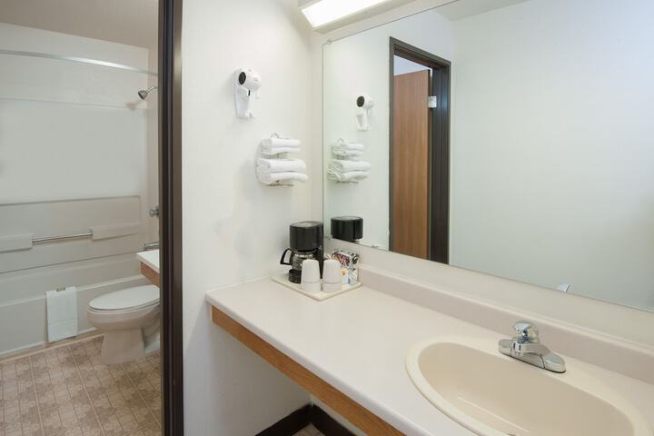 Room 13 of 35