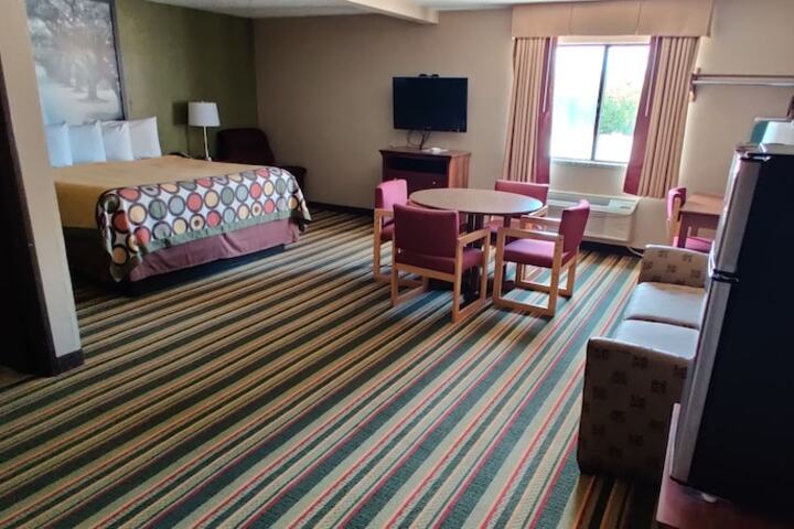 Room 22 of 37