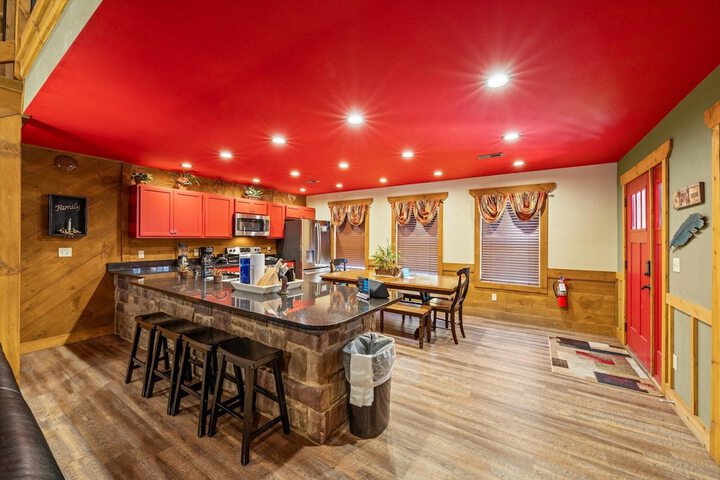 Lounge 67 of 84