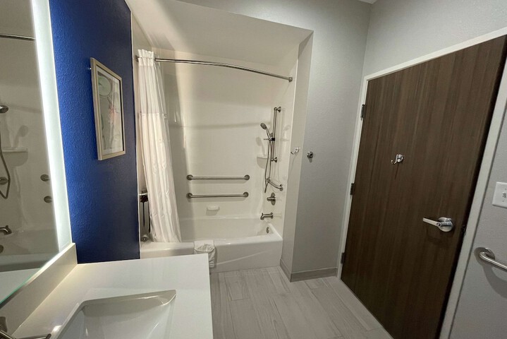 Room 28 of 60
