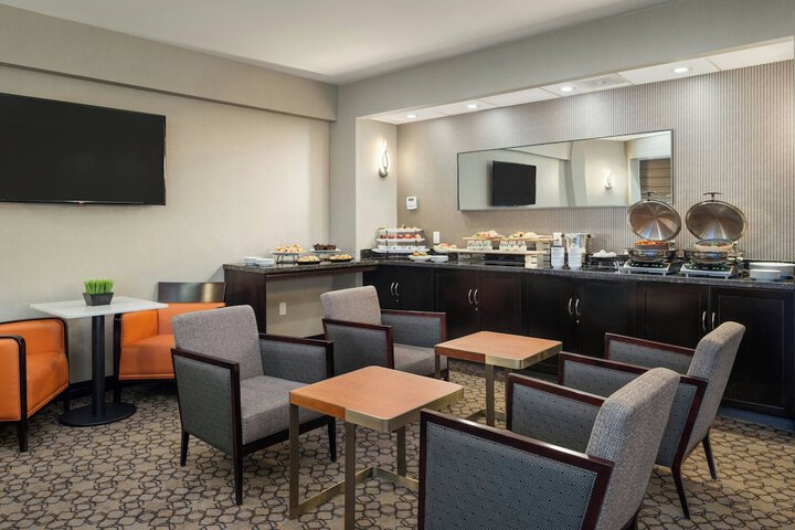 Sheraton Vancouver Guildford Hotel