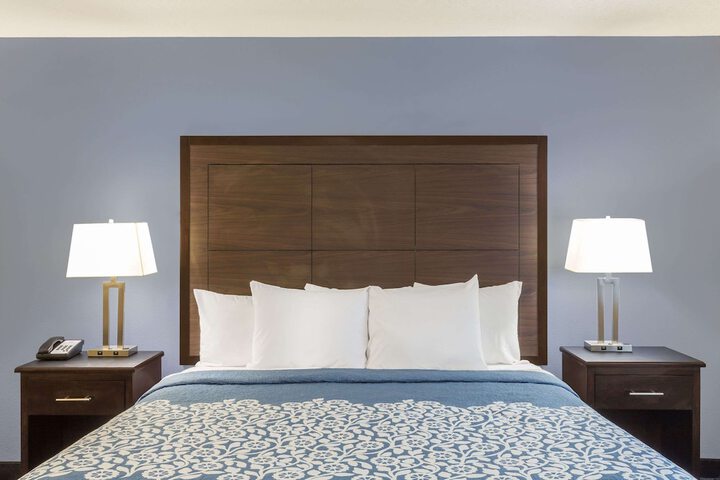 Room 13 of 20
