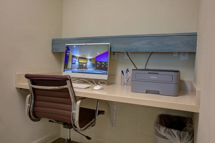 Business Center 22 of 22