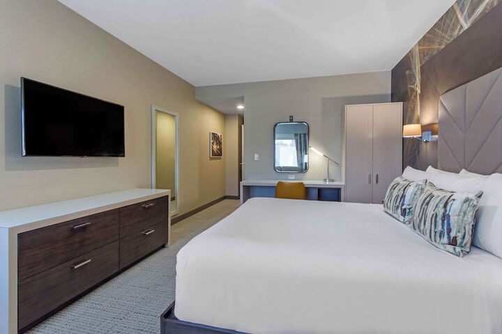 Room 33 of 52