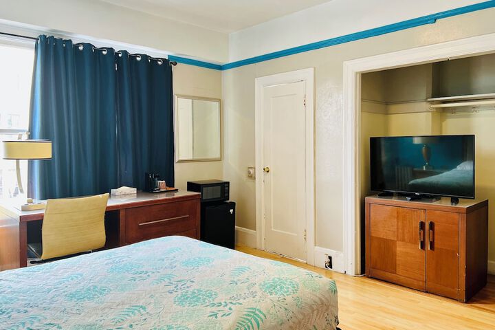 Room 9 of 27