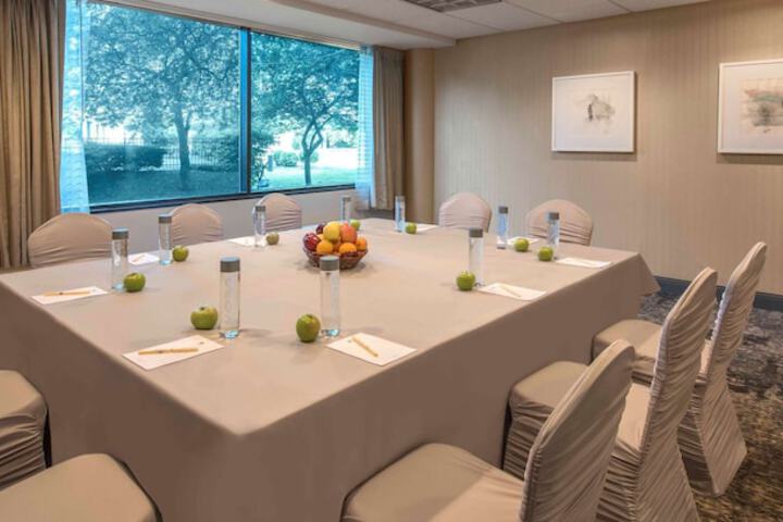DoubleTree by Hilton Chicago Schaumburg