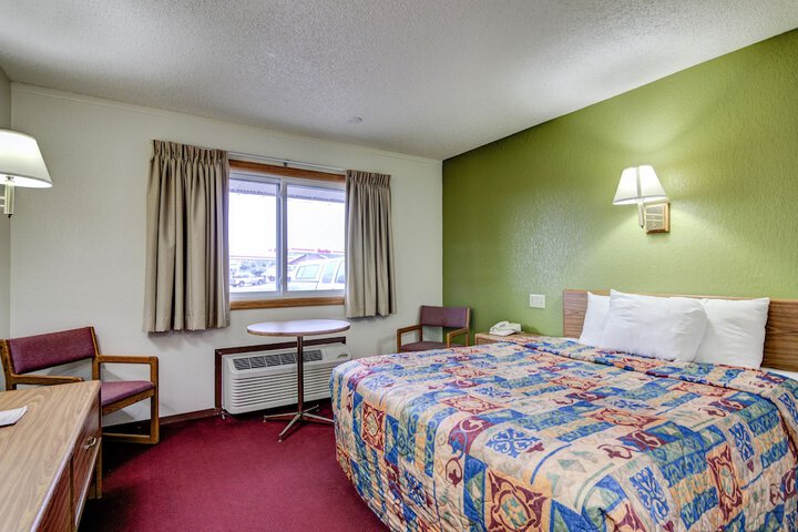 Room 14 of 33