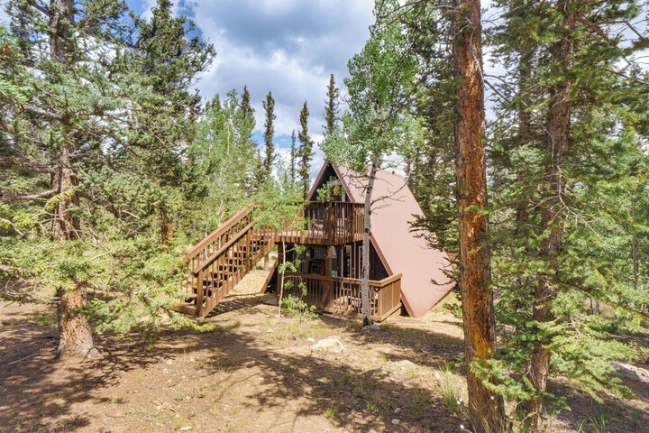 Sunny Muddy Moose Cabin w / Fire Pit & Mtn Views!