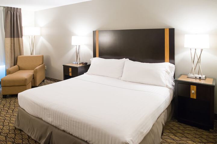 Holiday Inn Express Hotel & Suites Chanhassen by IHG