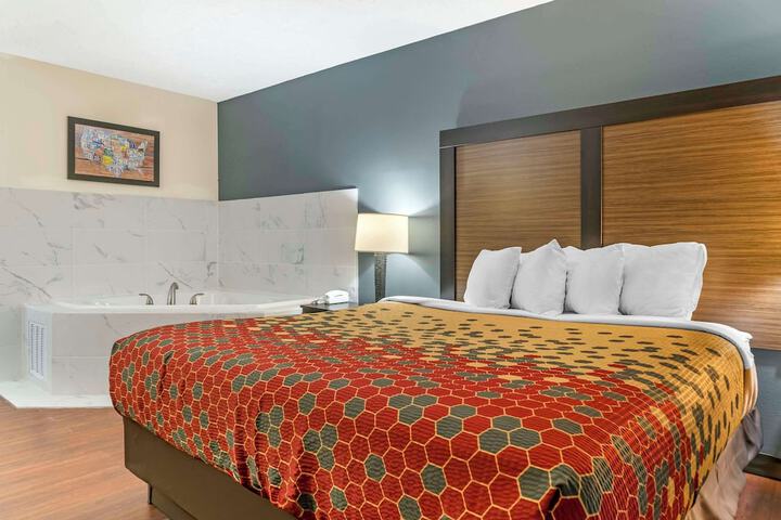 Room 34 of 37