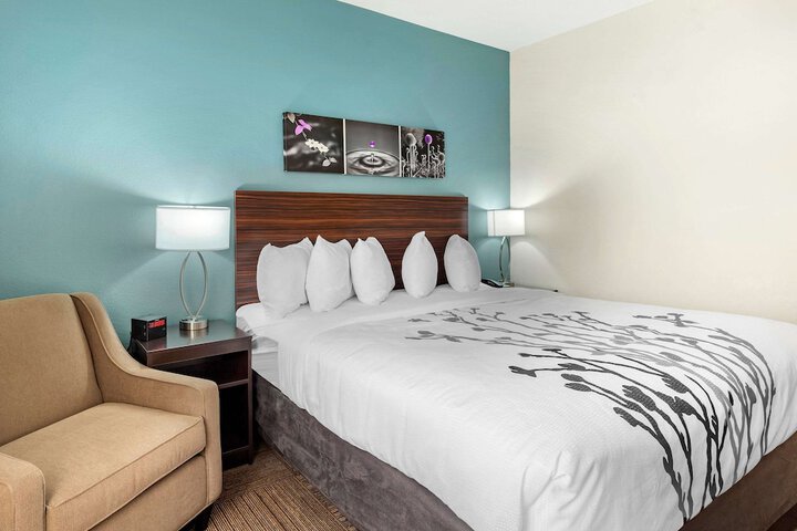 Room 10 of 32