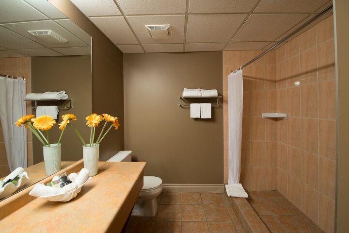 Room 17 of 38