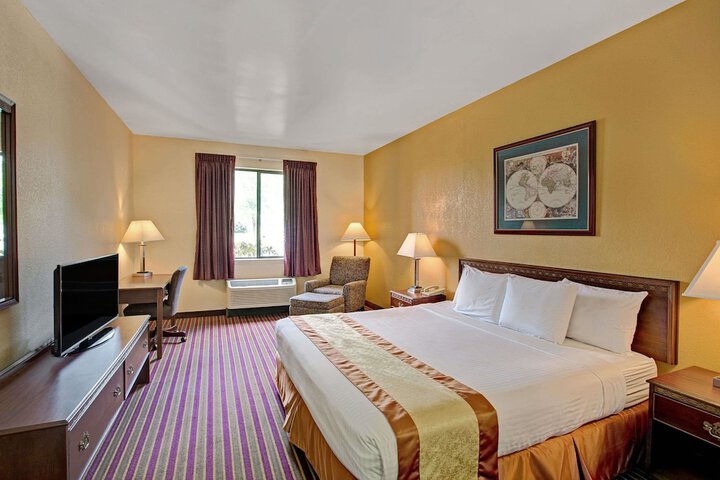 Room 9 of 19