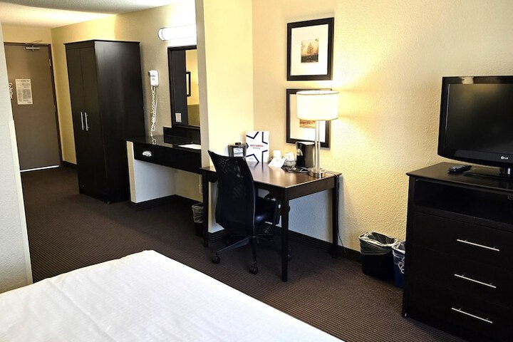 AmericInn by Wyndham Rhinelander