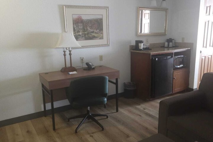 Wingate Suites by Wyndham Youngstown - Austintown