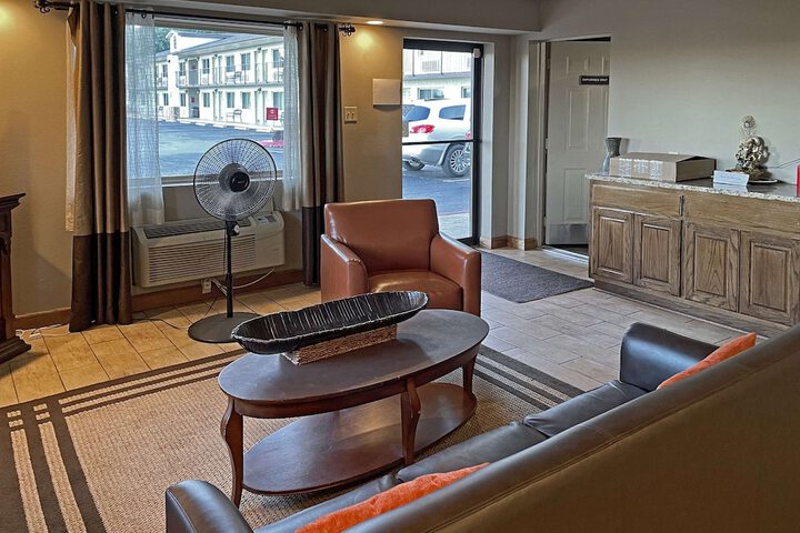 Quality Inn Clinton North