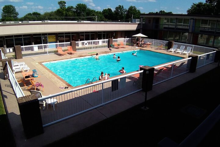 RIVER ROCK INN