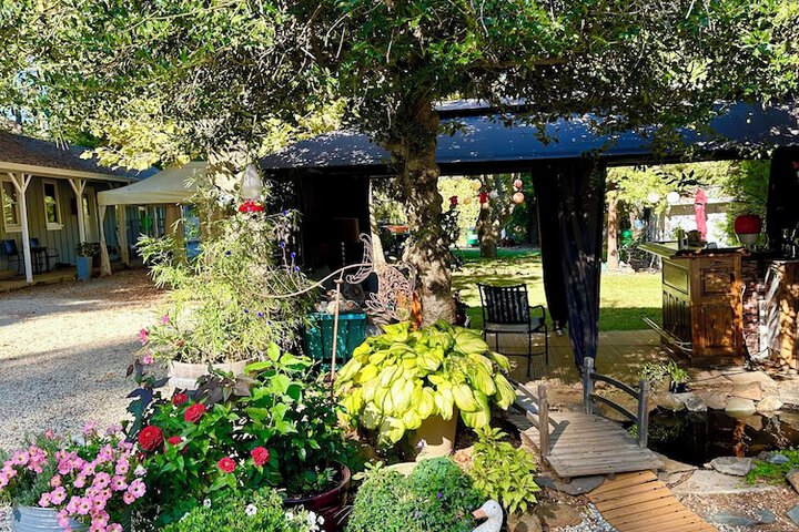 The Pines Inn and Cottages