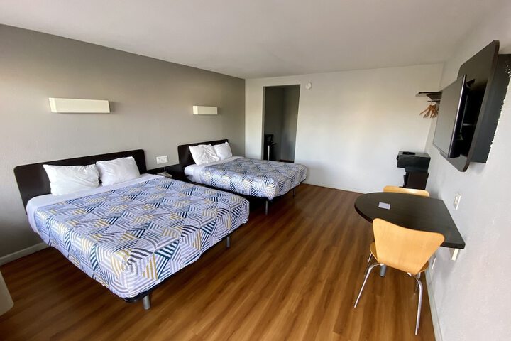 Room 10 of 38