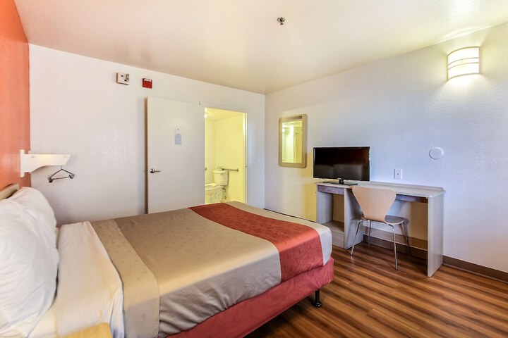 Room 12 of 23