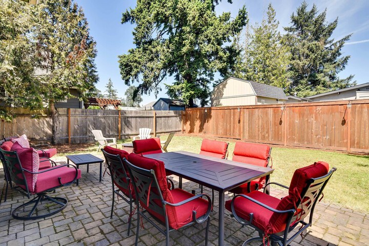 Charming Portland Home Walk to Light Rail!