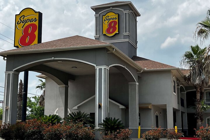 Hotel 2 of 32