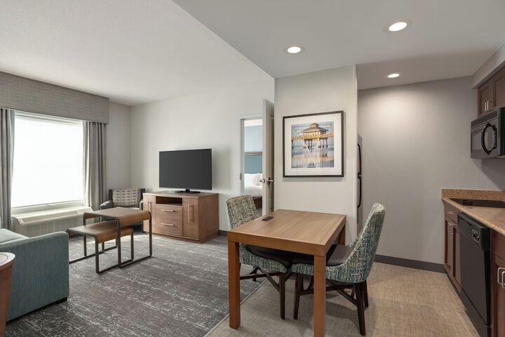 Homewood Suites by Hilton Fort Myers Airport / FGCU