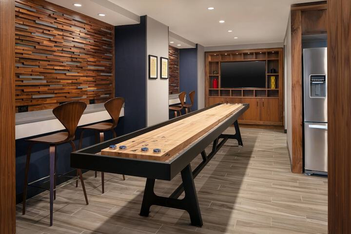 Lounge 52 of 70