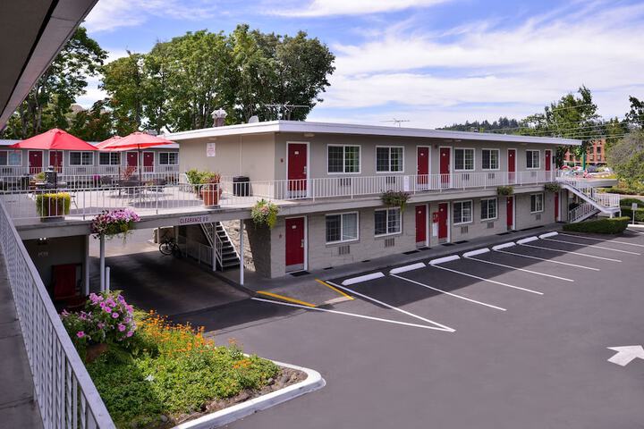 Hotel 3 of 35