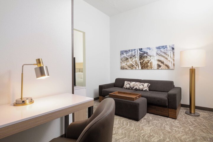 Room 14 of 33