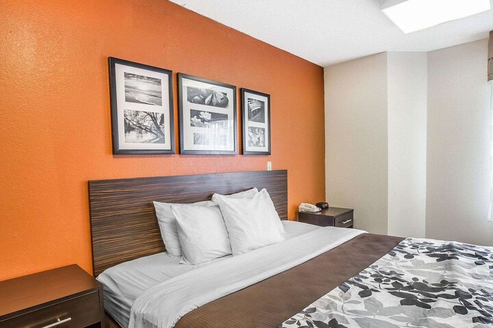 Room 17 of 40