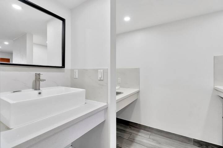 Room 14 of 32
