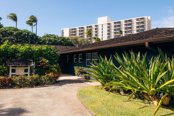 Royal Lahaina Resort & Bungalows