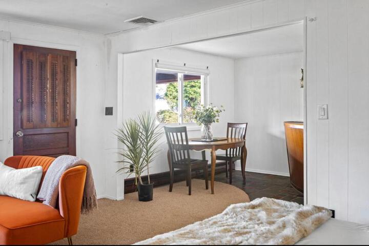 Cheerful Studio Getaway / Garden/By Lake State Park.