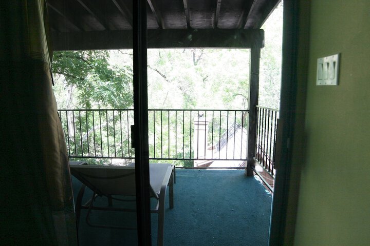 Room 10 of 84