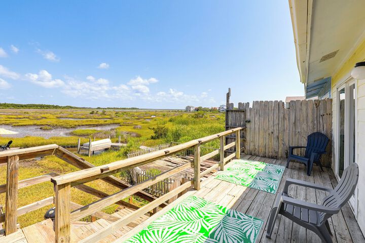 North Topsail Beach Townhome: Walk to the Beach!